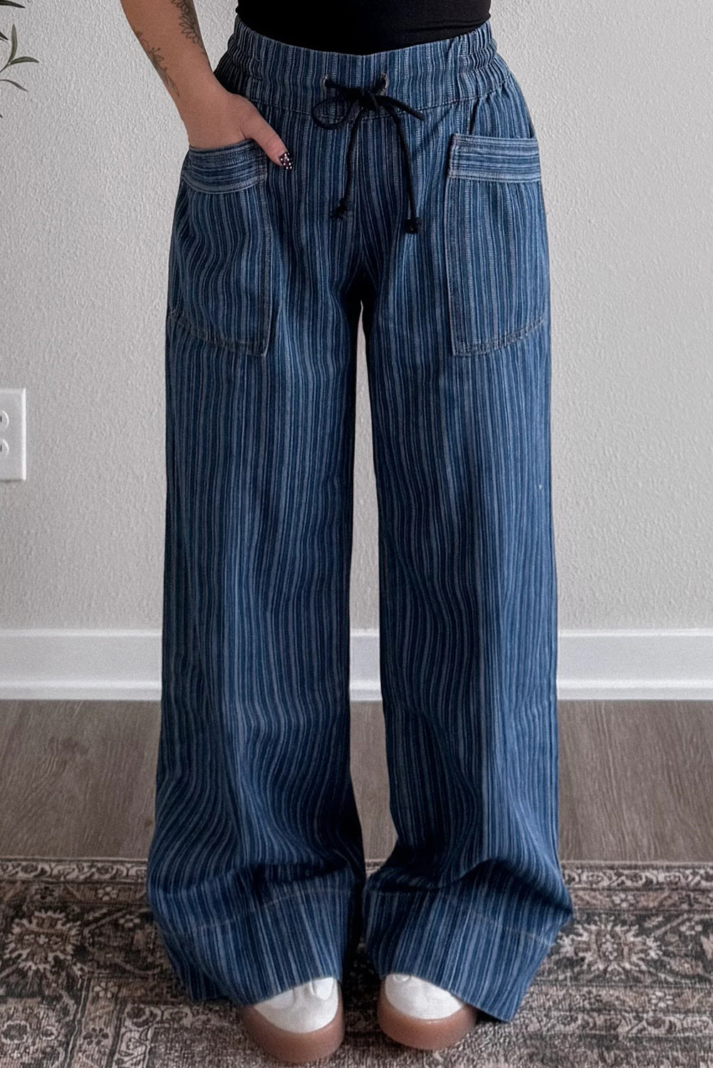 Blue Stripe Contrasted Drawstring Pocketed Loose Jeans
